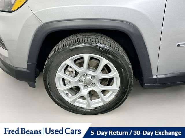 Used 2023 Jeep Compass Latitude image 32