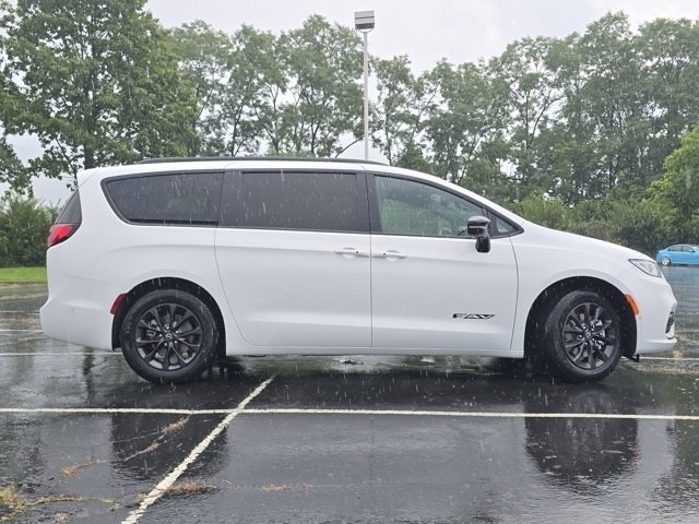 New 2025 Chrysler Pacifica Select w/ Fav Edition Package image 26