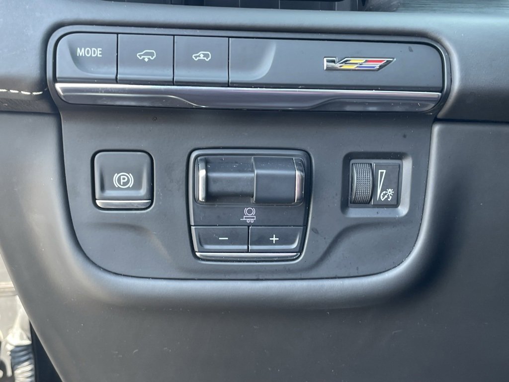 Used 2024 Cadillac Escalade V w/ LPO, ONYX Package image 19