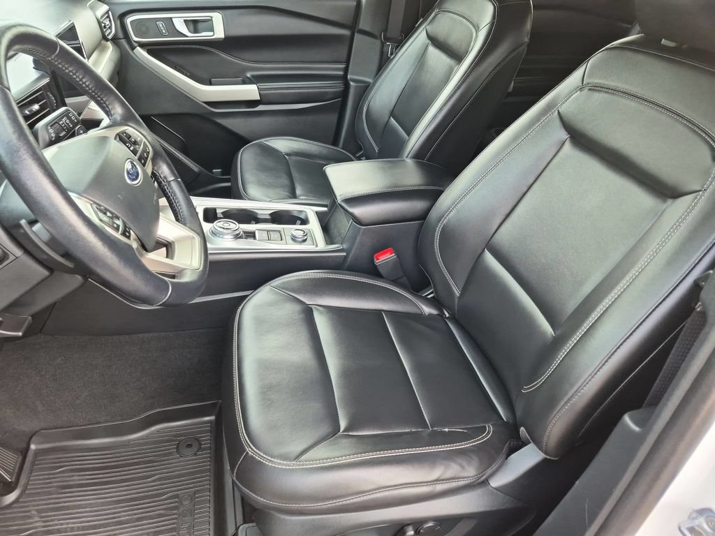 Used 2021 Ford Explorer XLT w/ Equipment Group 202A AWD/4WD image 17