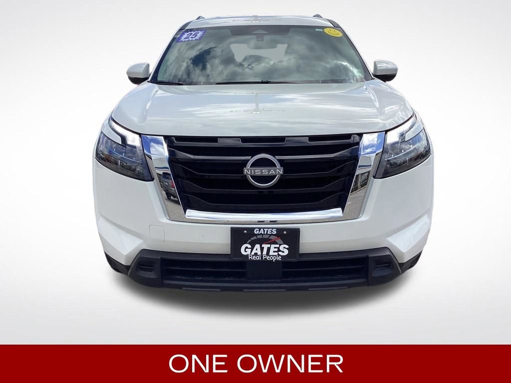 Used 2025 Nissan Pathfinder SV AWD/4WD image 3