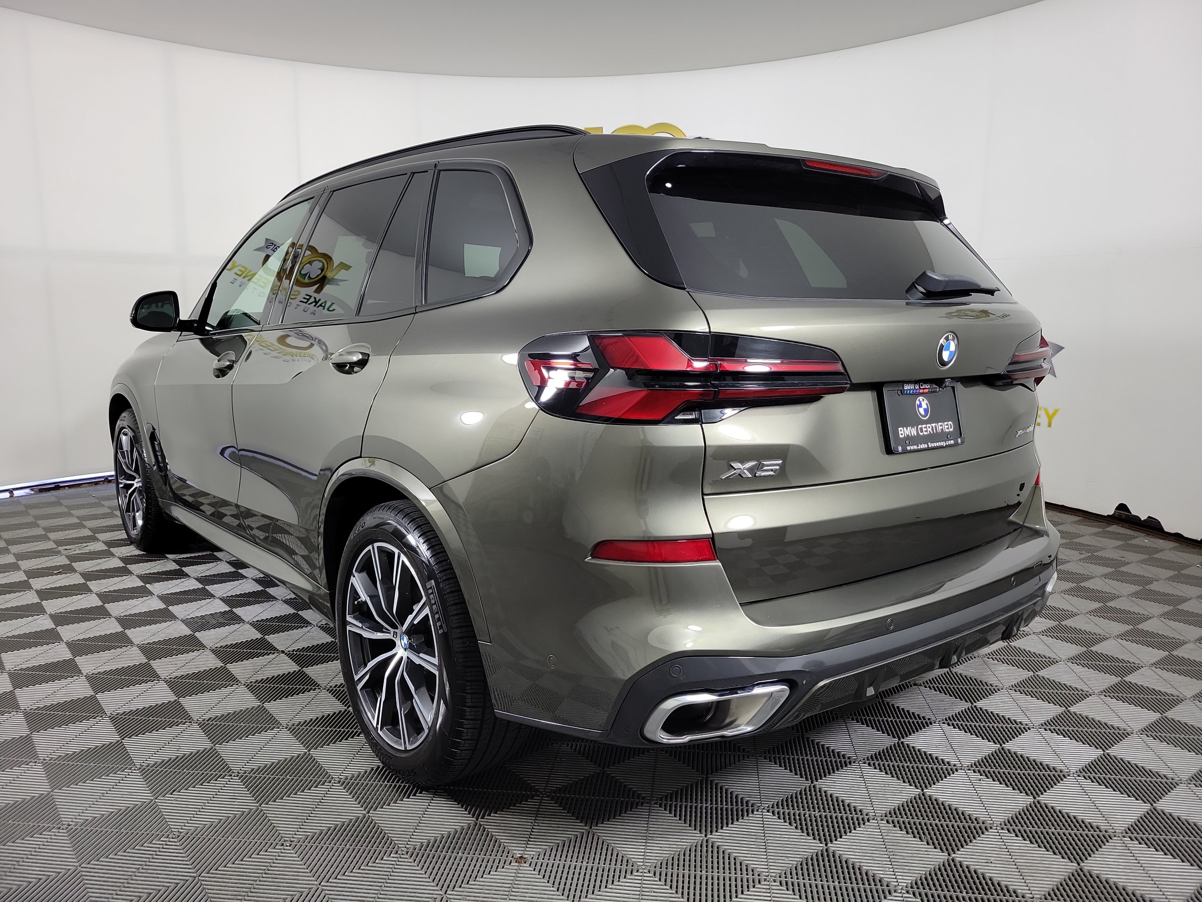 Used 2024 BMW X5 xDrive40i w/ M Sport Package AWD/4WD image 5