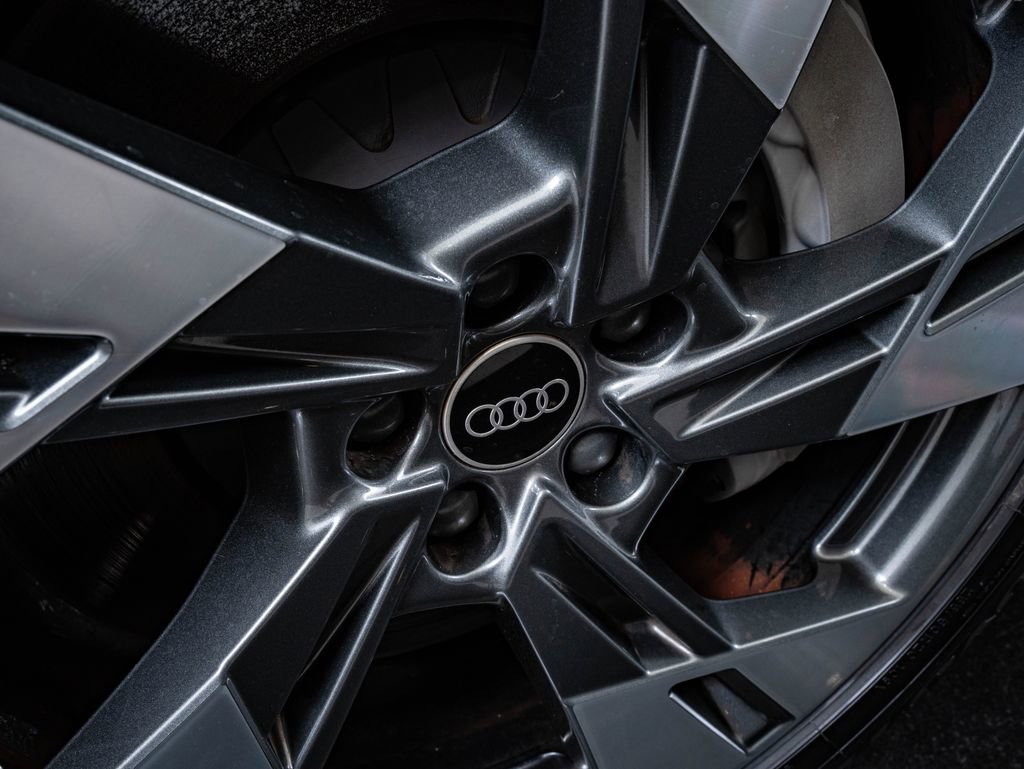 Used 2022 Audi e-tron Premium w/ Convenience Plus Package image 8