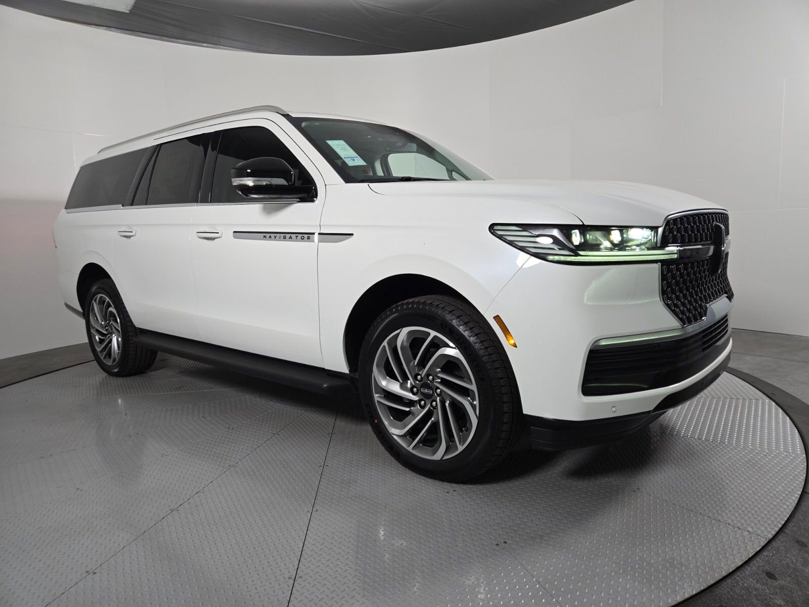 New 2026 Lincoln Navigator L Premier image 2