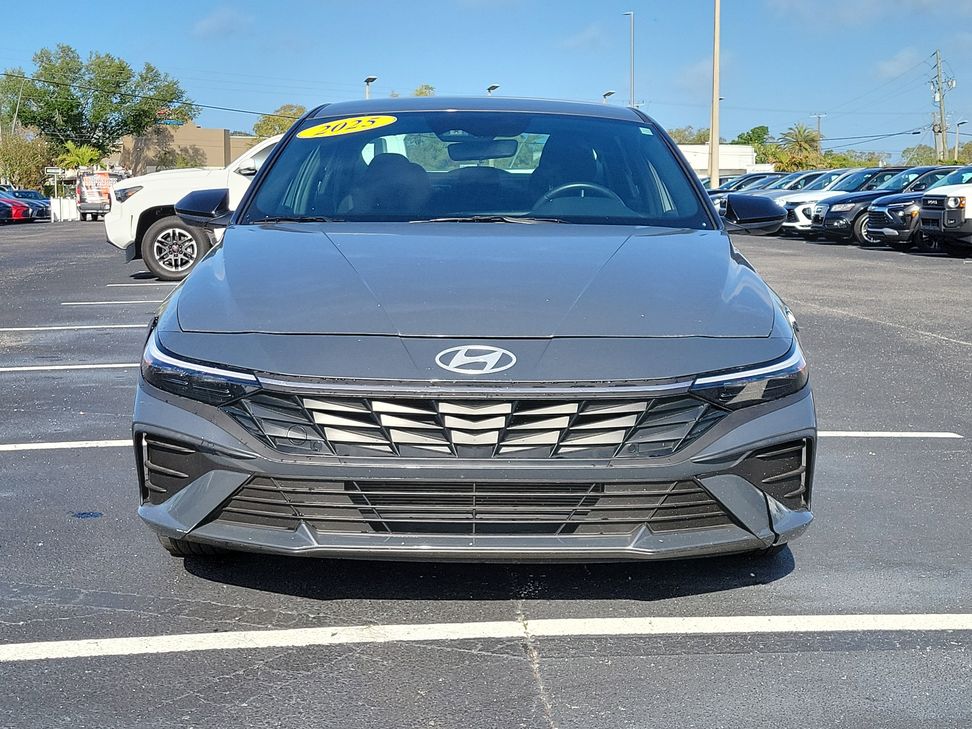 Used 2025 Hyundai Elantra Sport image 2