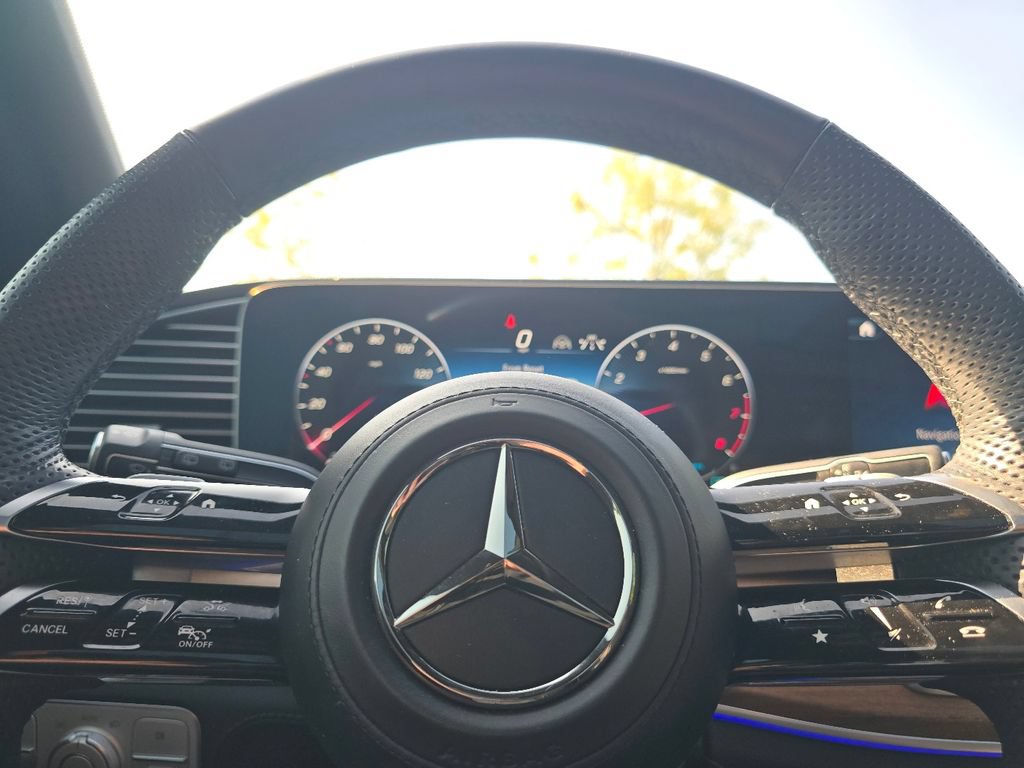 Used 2024 Mercedes-Benz GLS 580 4MATIC image 28