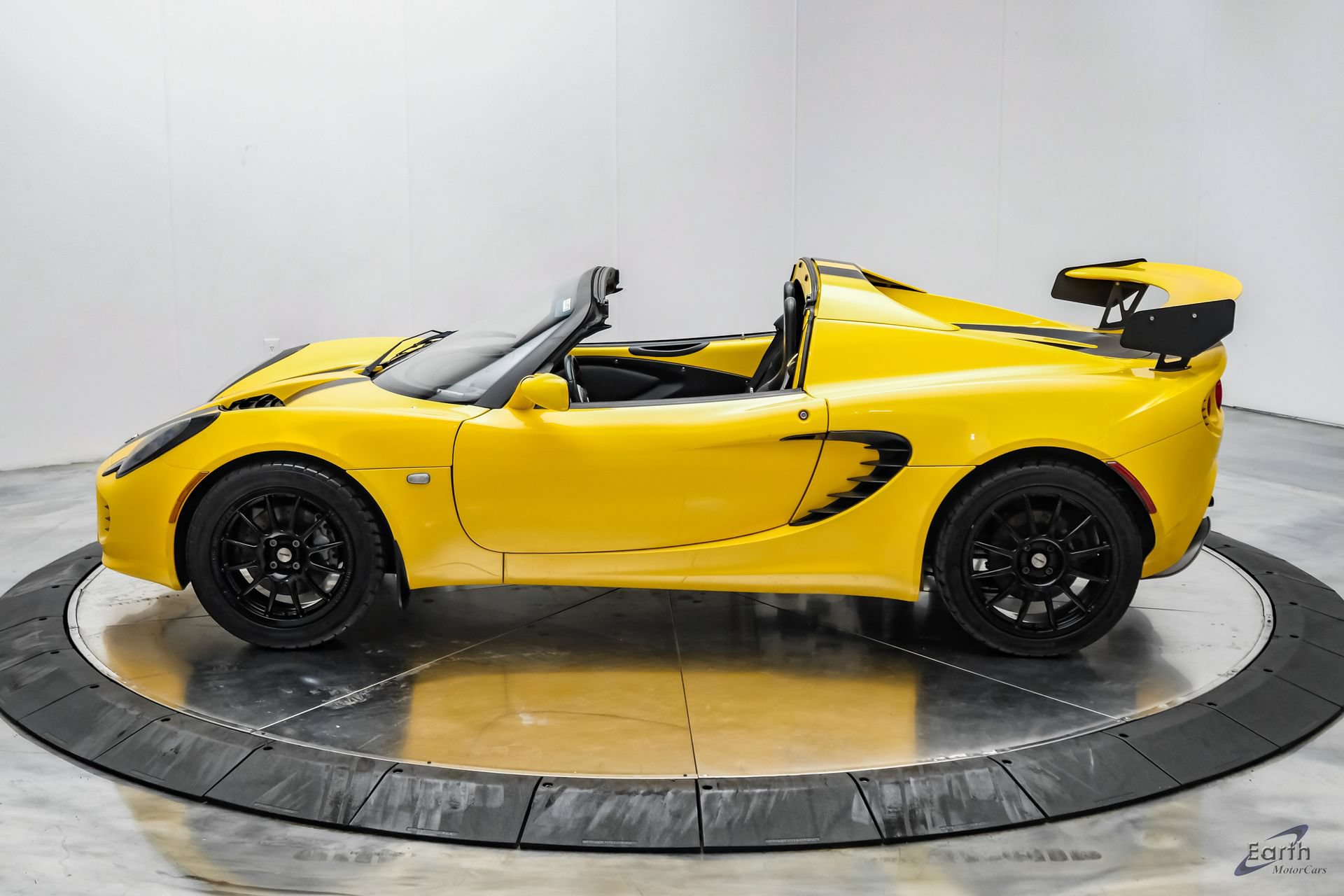 Used 2005 Lotus Elise RWD image 8
