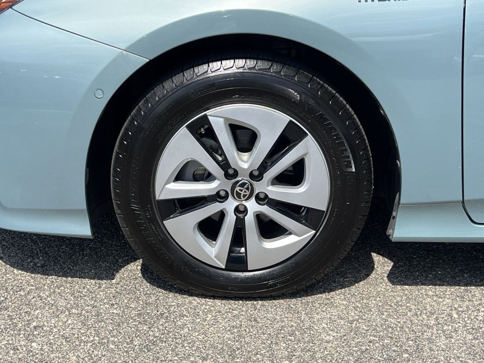 Used 2018 Toyota Prius Four w/ Advanced Technology Package FWD image 13