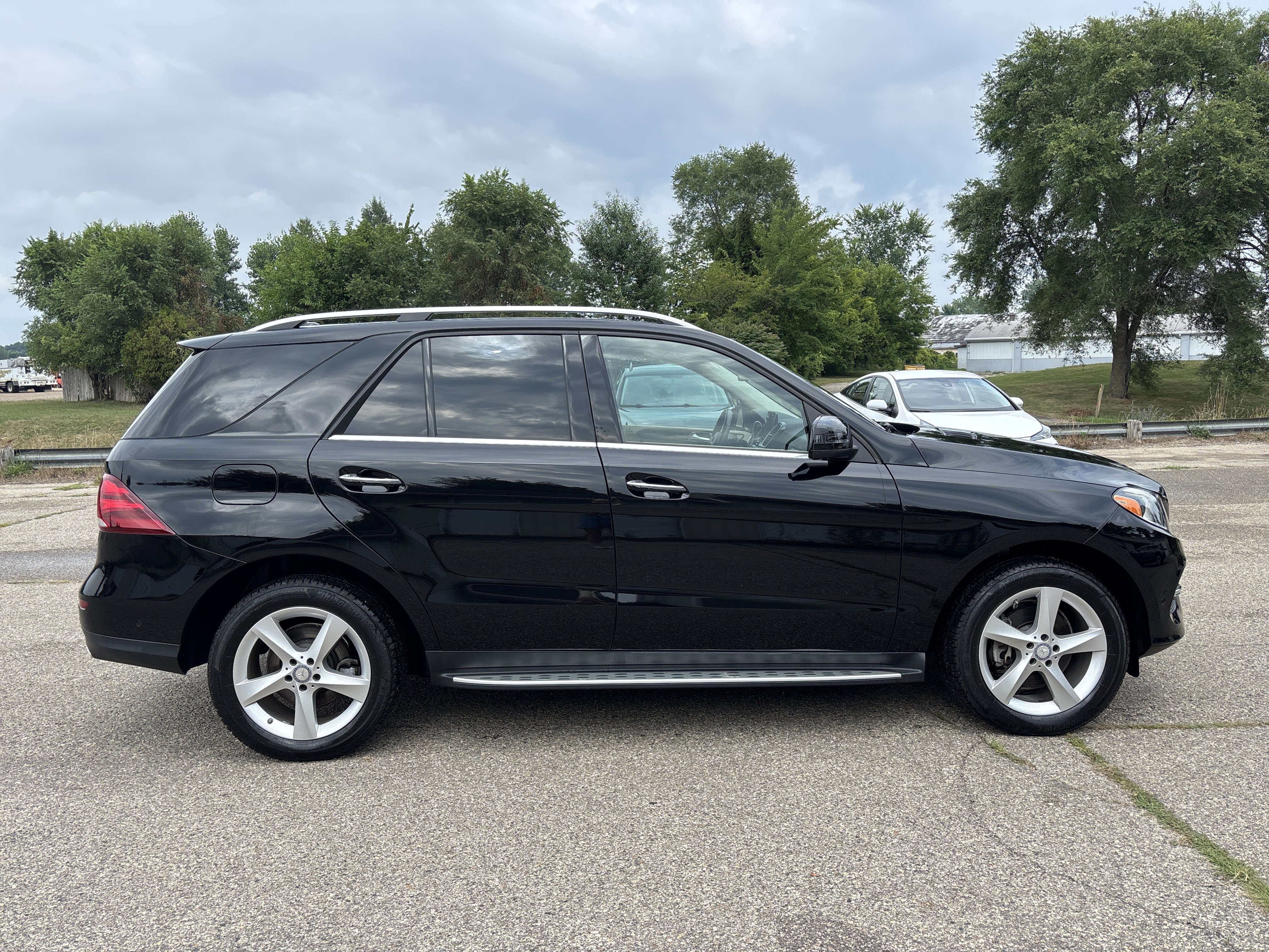 Used 2017 Mercedes-Benz GLE 350 4MATIC w/ Premium 1 Package image 2