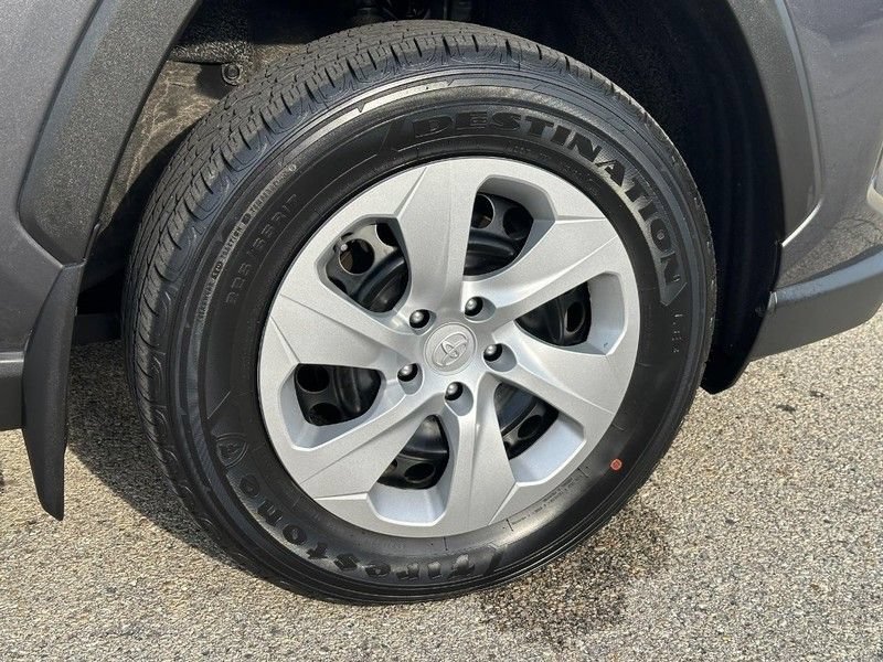 Used 2024 Toyota RAV4 LE AWD/4WD image 4
