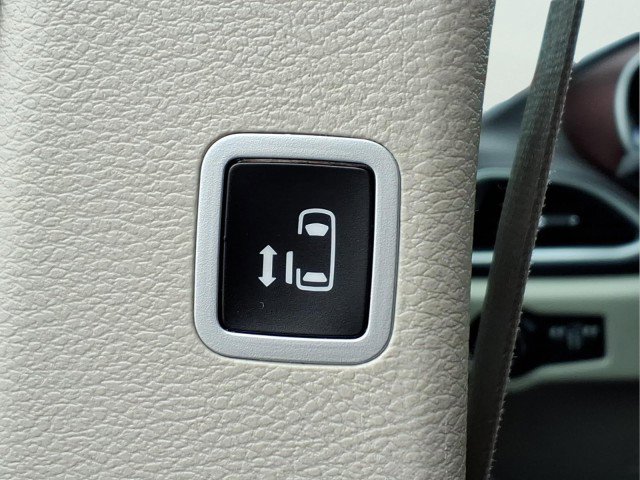 Used 2017 Chrysler Pacifica Limited w/ UConnect Theater Package image 18