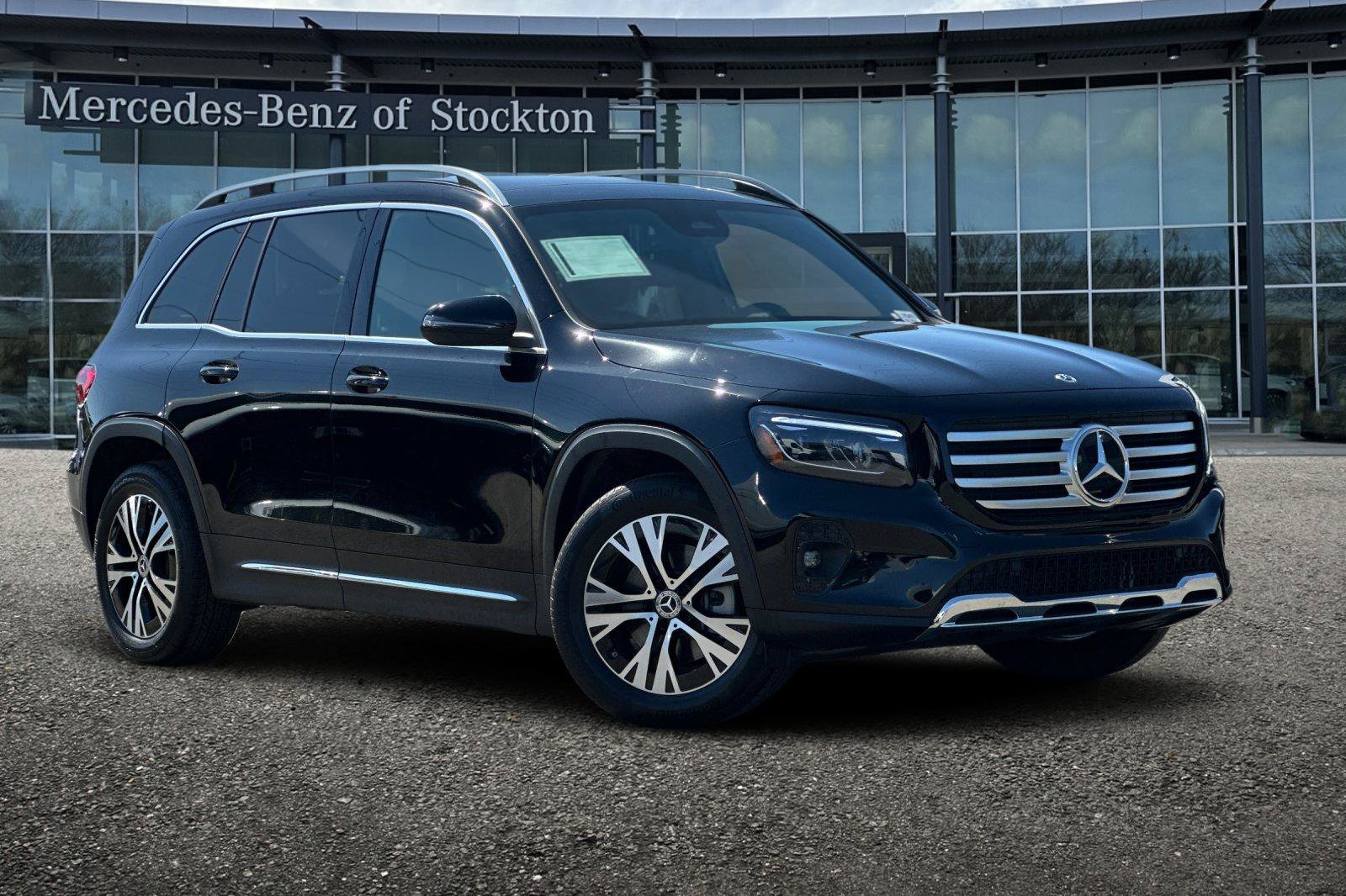 New 2026 Mercedes-Benz GLB 250 image 2
