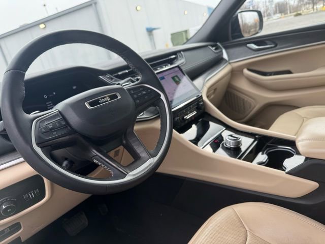 Used 2023 Jeep Grand Cherokee L Limited w/ Luxury Tech Group II image 10