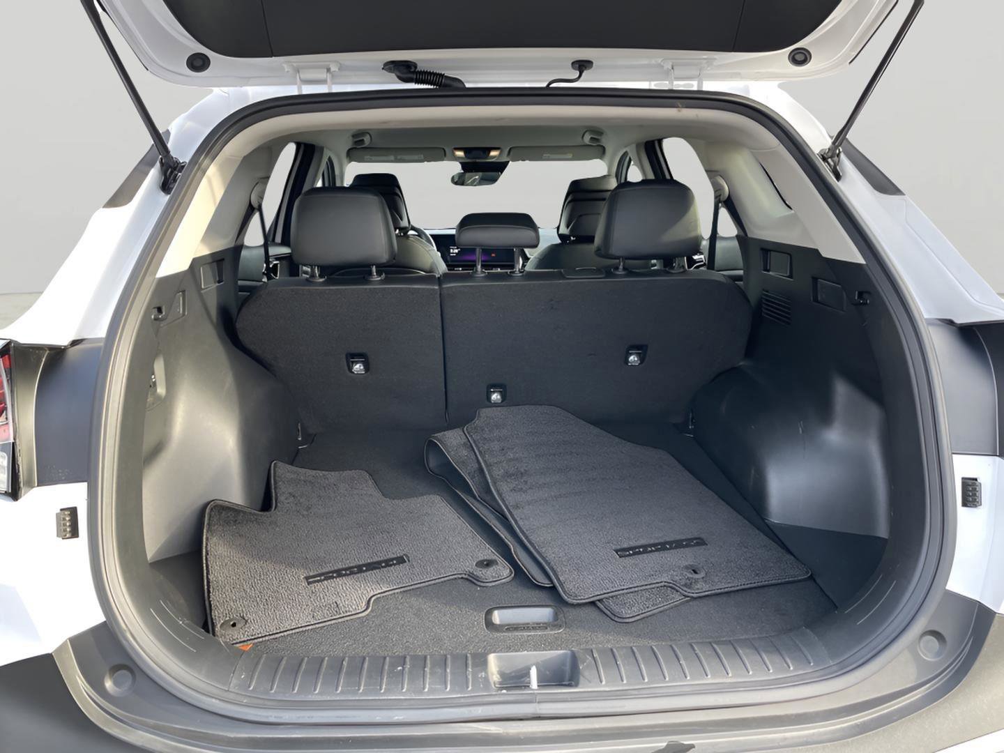 Used 2025 Kia Sportage EX image 12