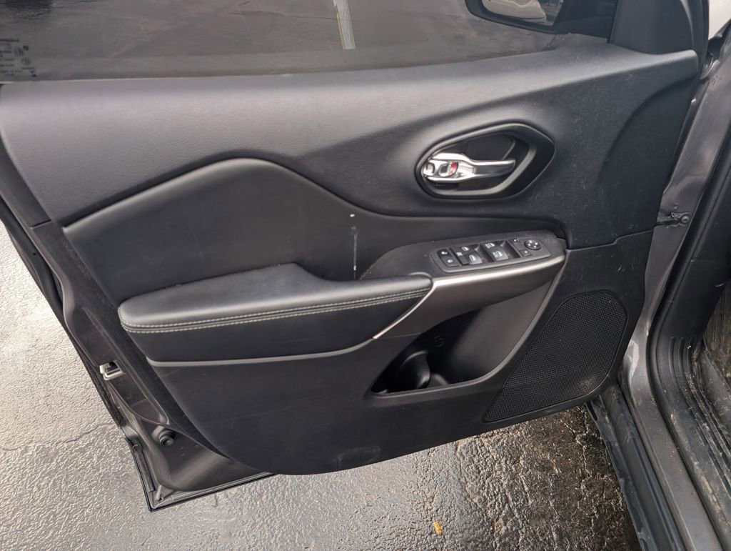 Used 2021 Jeep Cherokee Latitude Lux w/ Sun & Sound Group image 15