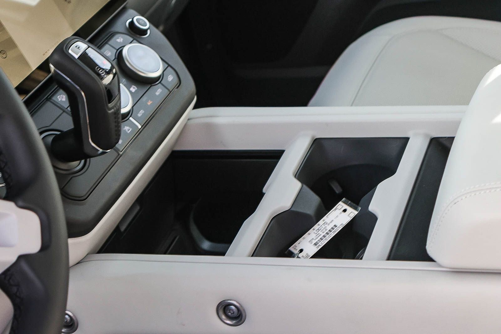 New 2026 Land Rover Defender 110 X-Dynamic SE image 29