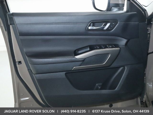 Used 2024 Nissan Pathfinder Platinum image 34