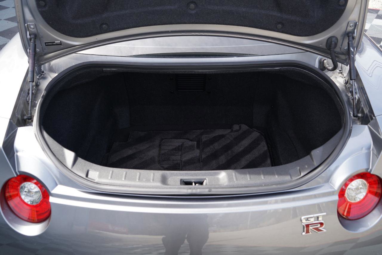 Used 2010 Nissan GT-R Premium image 51