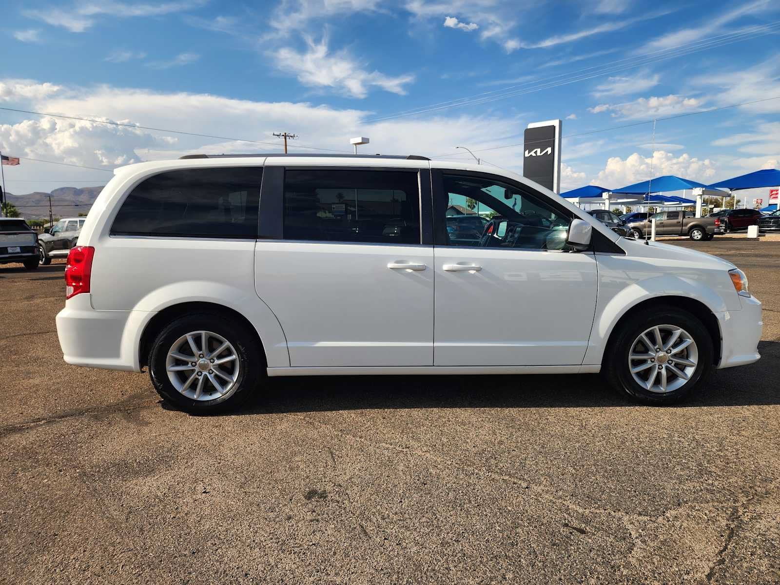 Used 2020 Dodge Grand Caravan SXT FWD image 4