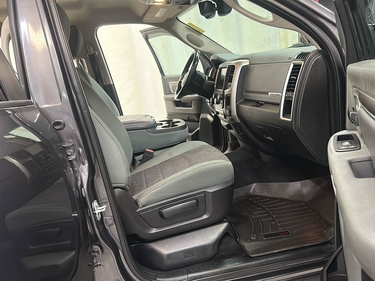 Used 2016 RAM 1500 Big Horn AWD/4WD image 30