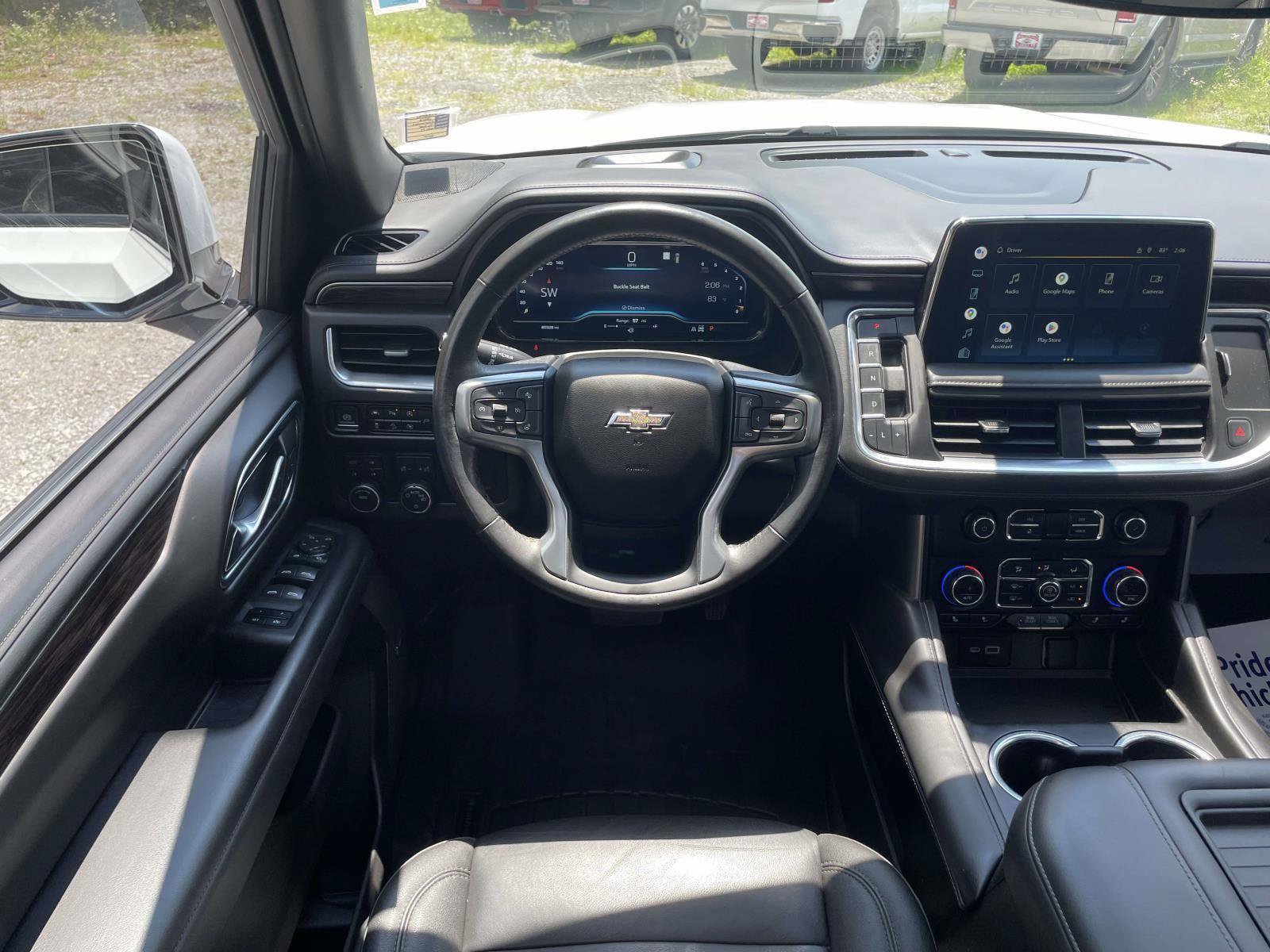 Used 2022 Chevrolet Tahoe Z71 w/ Luxury Package AWD/4WD image 2