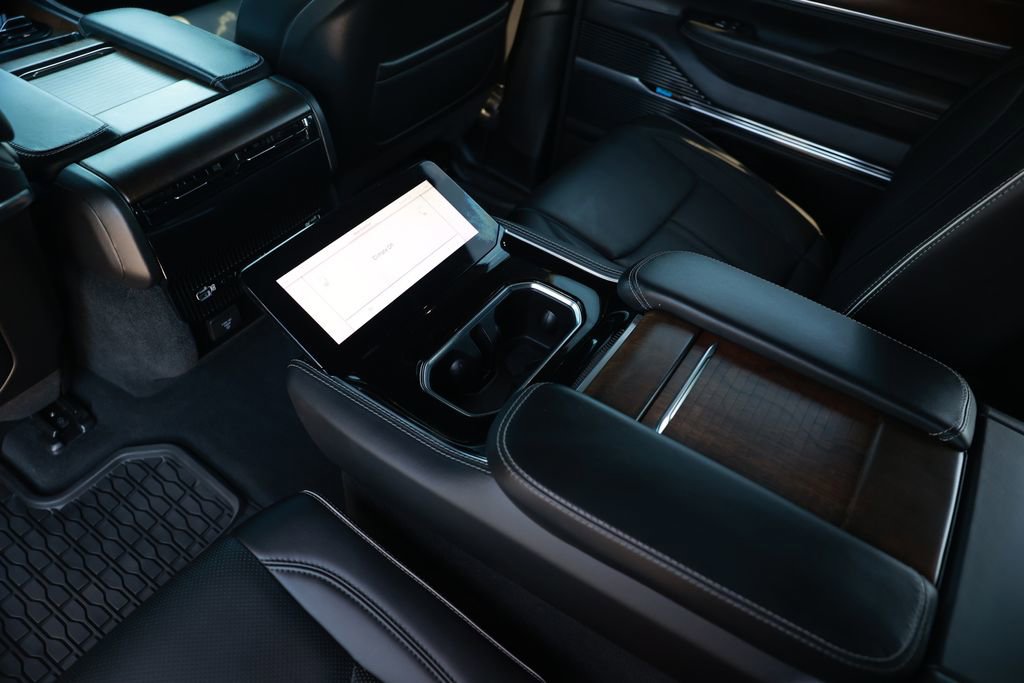 Used 2023 Jeep Grand Wagoneer Series II AWD/4WD image 34