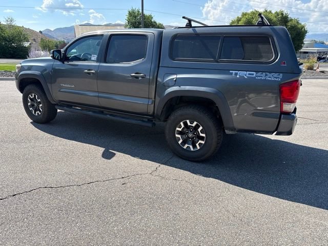 Used 2016 Toyota Tacoma TRD Off-Road AWD/4WD image 4