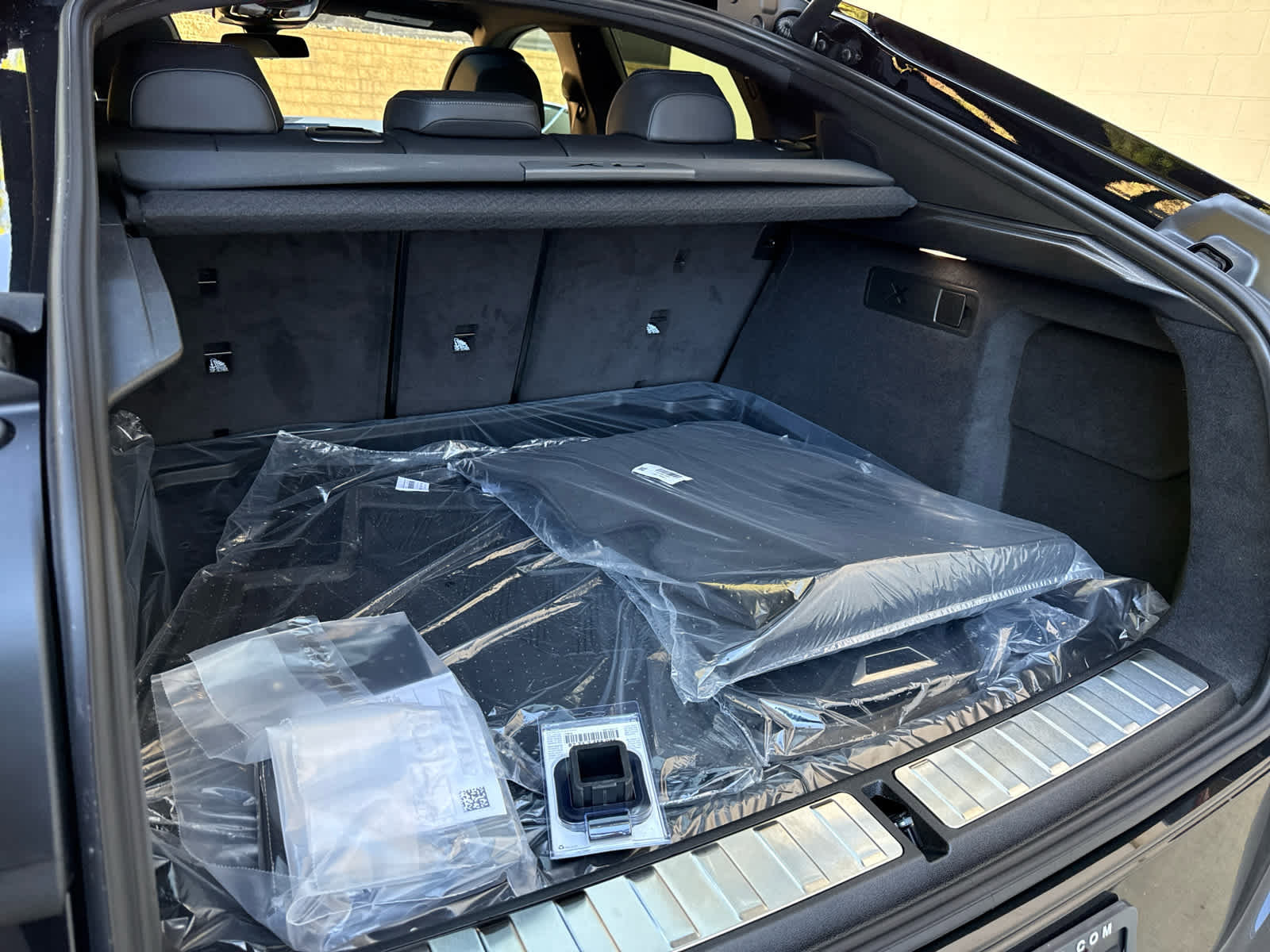 New 2026 BMW X6 M60i w/ Executive Package image 18