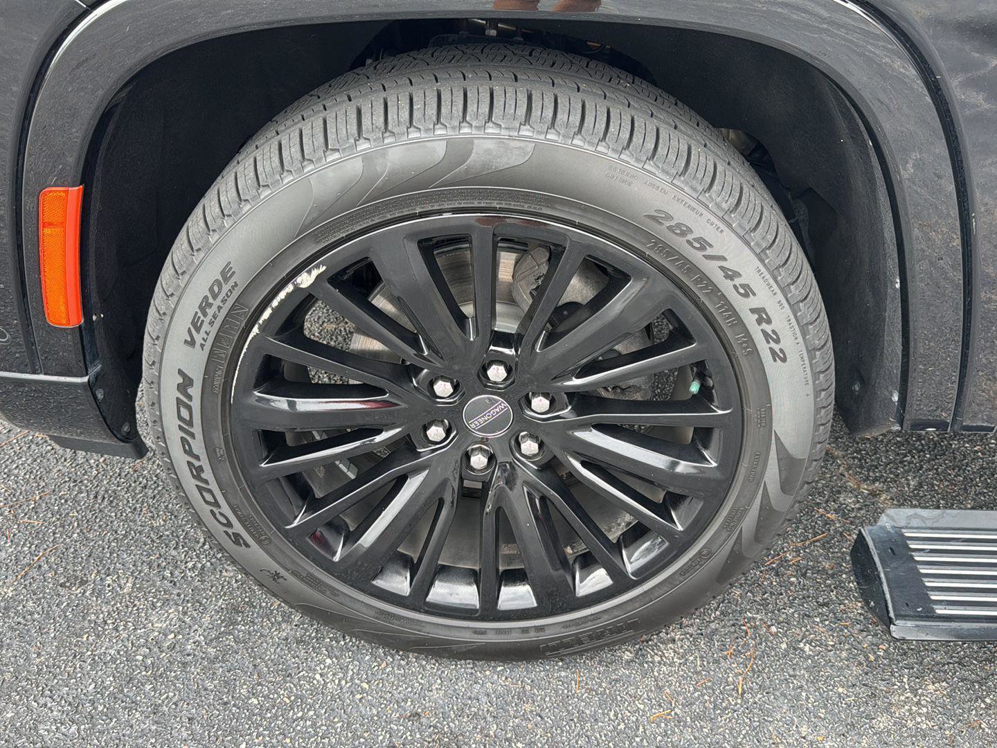 Used 2022 Jeep Grand Wagoneer Series III w/ Rear Seat Video Group 1 image 35