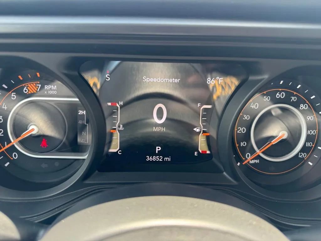 Used 2024 Jeep Wrangler Unlimited Sahara AWD/4WD image 24