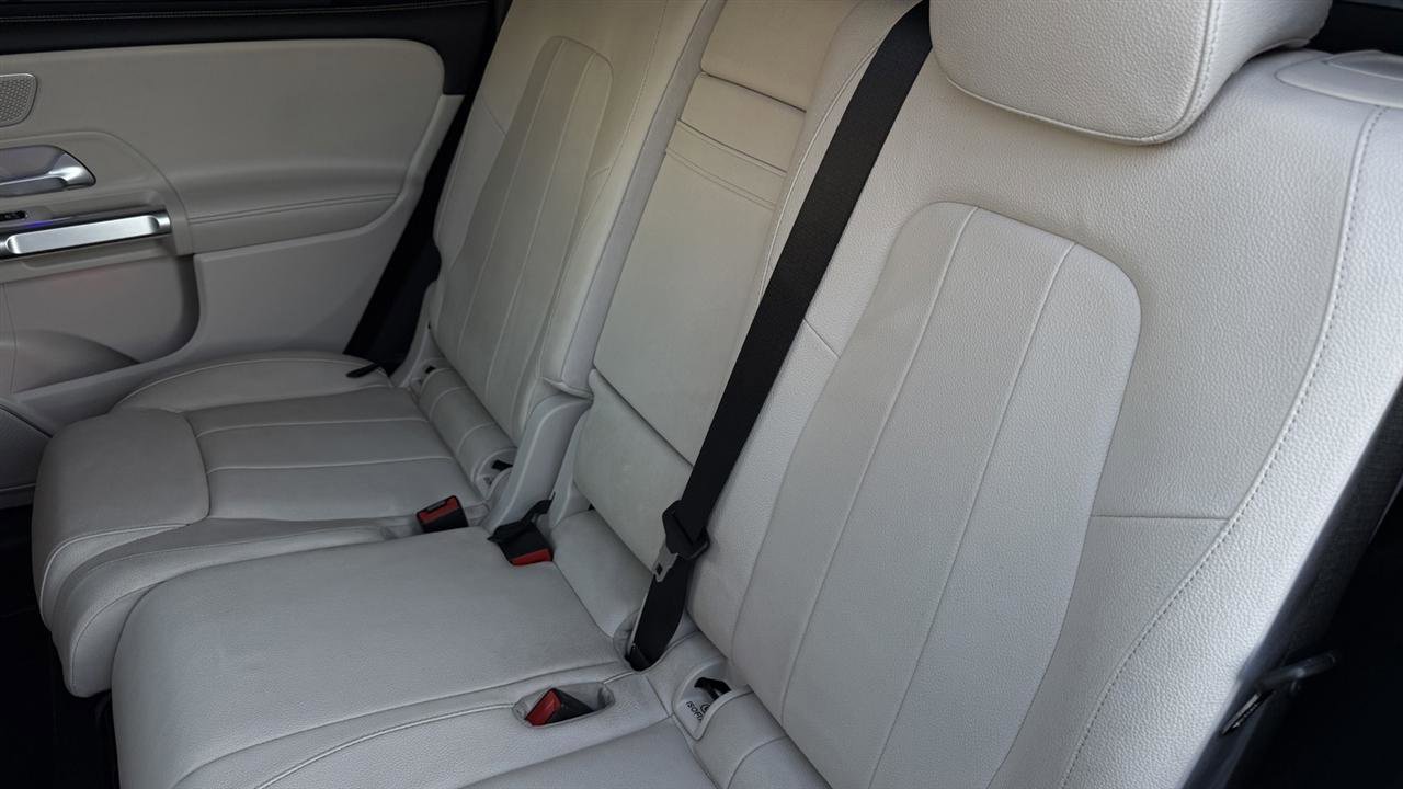 Used 2021 Mercedes-Benz GLB 250 4MATIC w/ Premium Package image 36