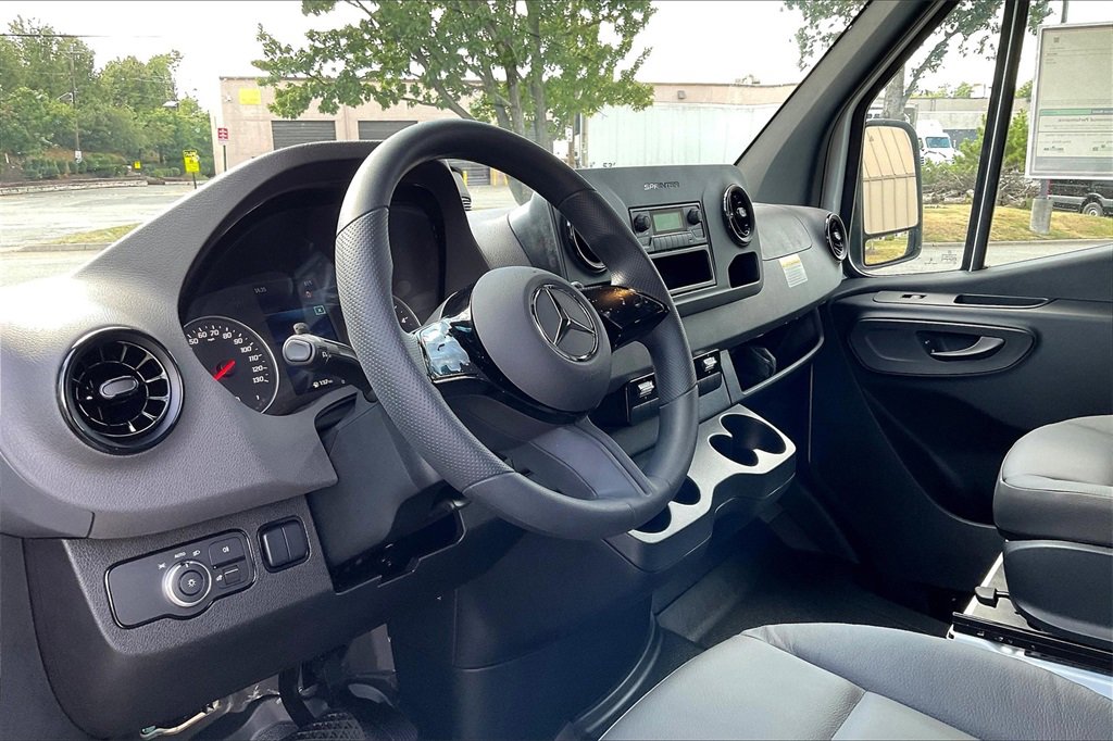 New 2025 Mercedes-Benz Sprinter 4500 image 5