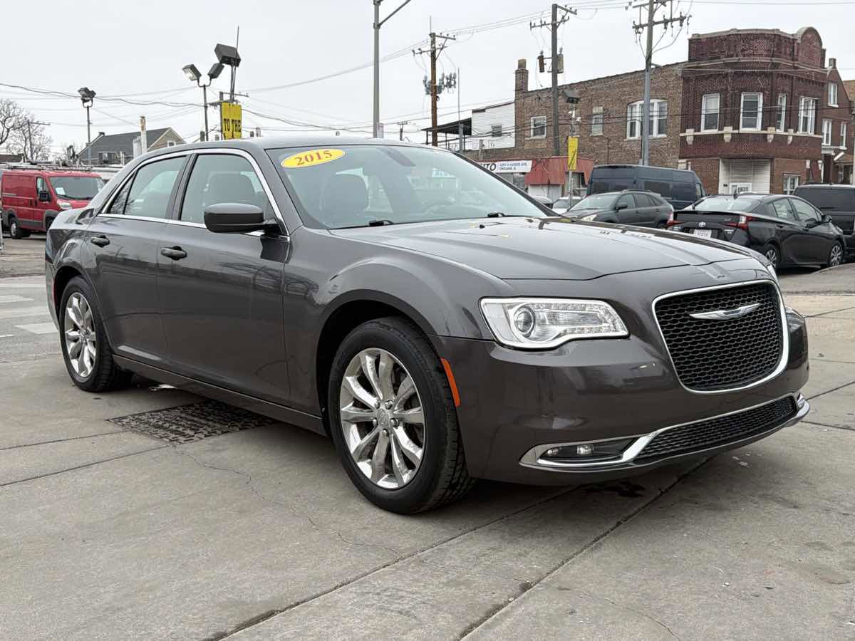 Used 2015 Chrysler 300 Limited w/ Driver Convenience Group image 3
