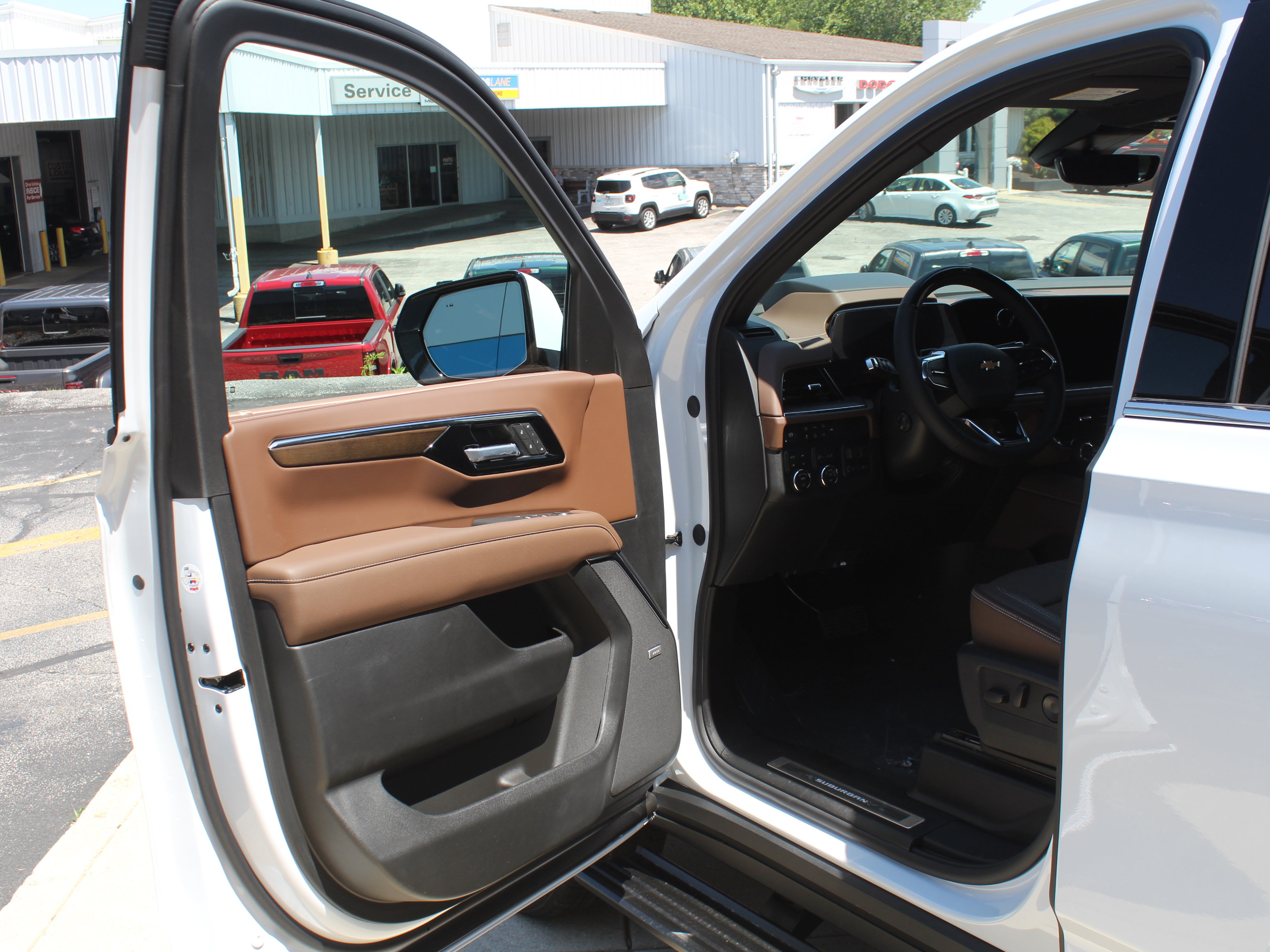 New 2026 Chevrolet Suburban High Country w/ LPO, Illumination Package AWD/4WD image 8