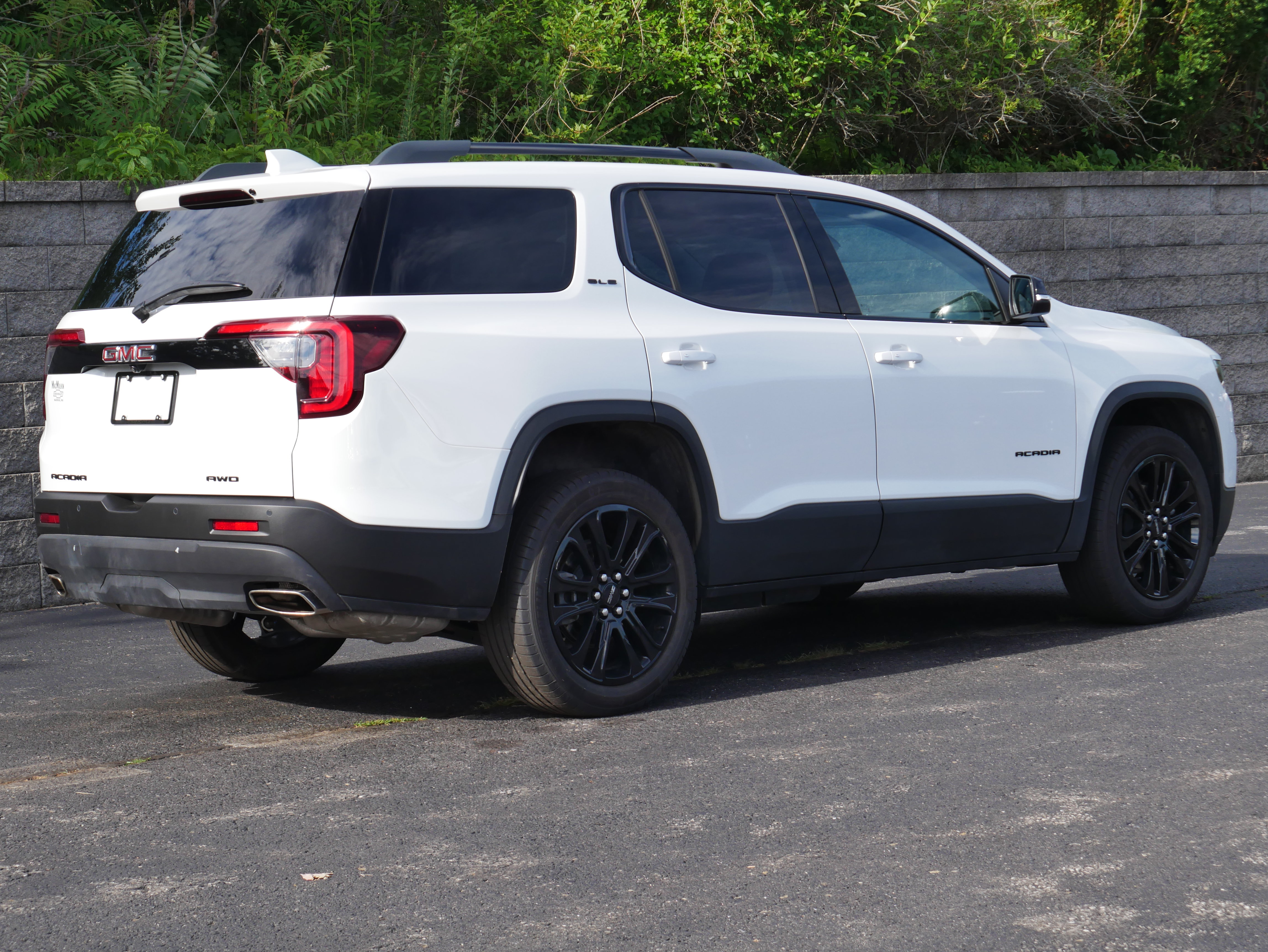 Certified 2023 GMC Acadia SLE w/ Driver Convenience Package AWD/4WD image 9