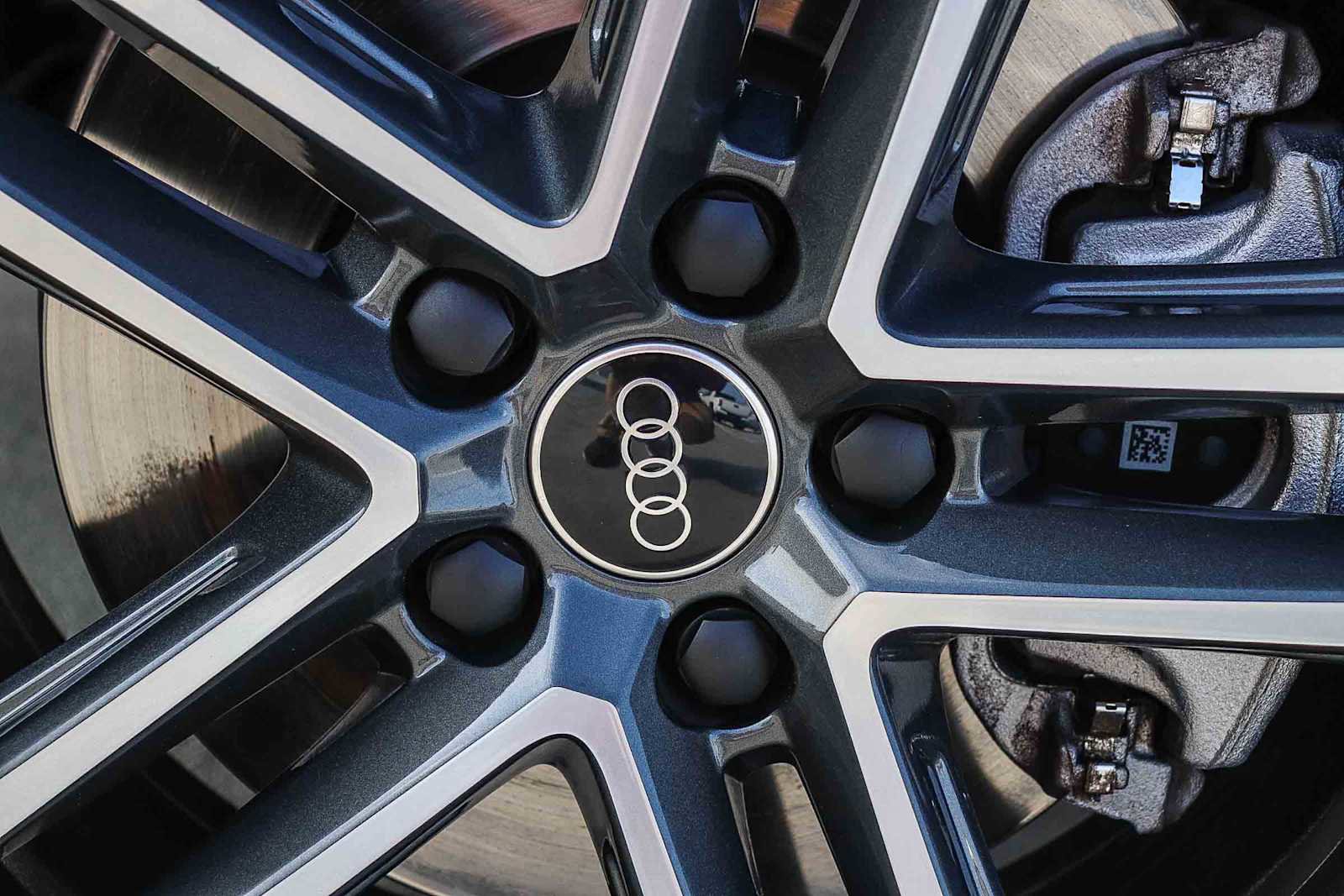 Used 2025 Audi Q5 Premium w/ Convenience Package image 15