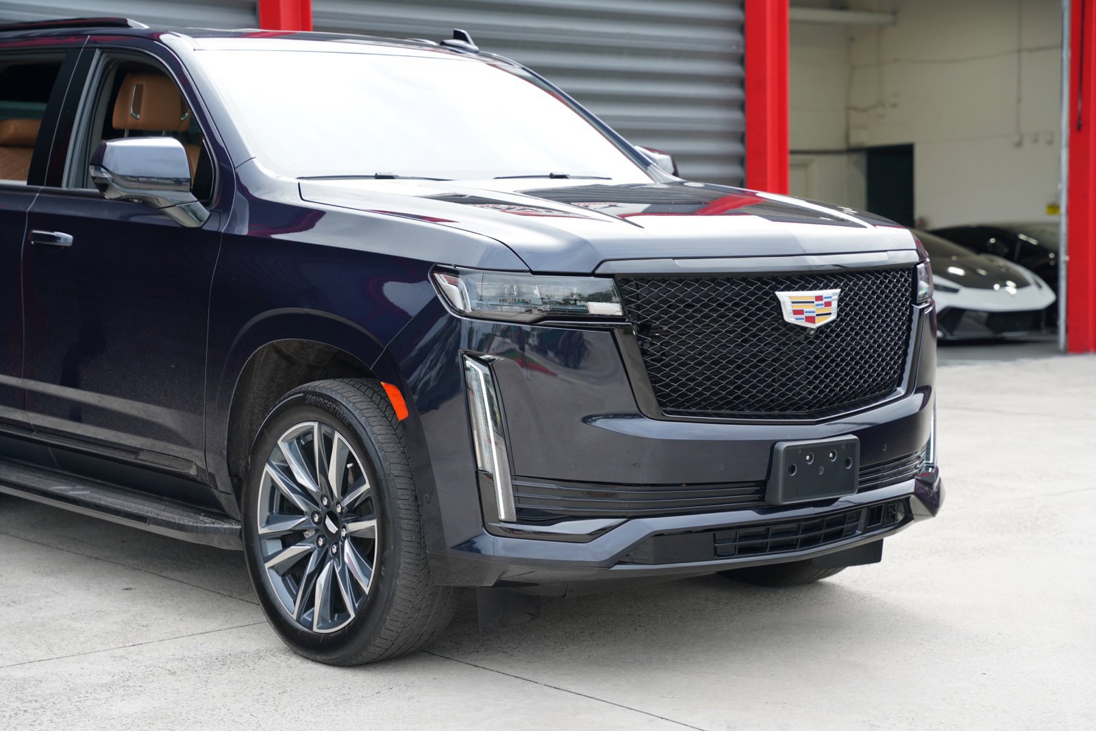 Used 2024 Cadillac Escalade ESV Sport AWD/4WD image 11