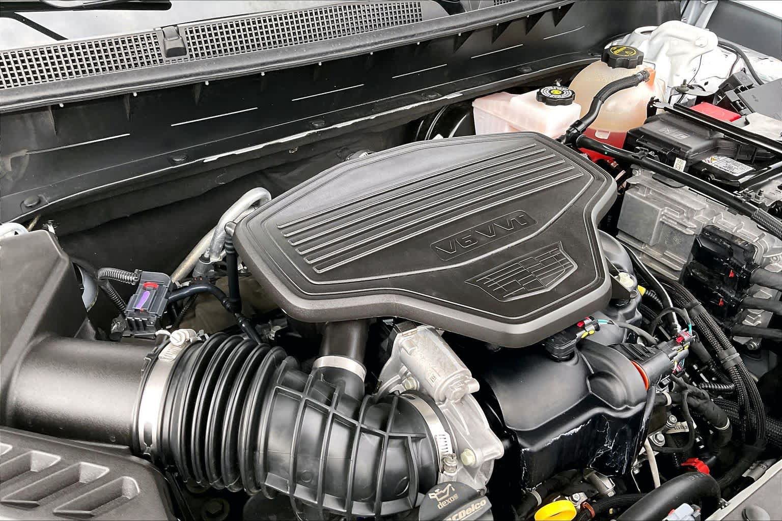 Certified 2025 Cadillac XT6 Premium Luxury FWD image 33