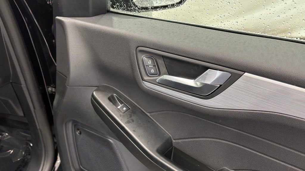 New 2025 Ford Escape SE w/ PHEV Premium Package image 24