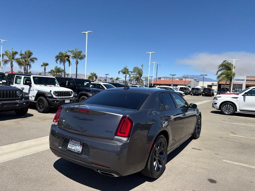 Used 2023 Chrysler 300 Touring L RWD image 8