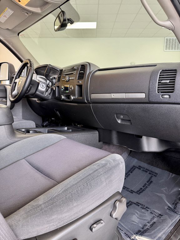 Used 2007 Chevrolet Silverado 2500 LT w/ EZ-Lift Tailgate Package image 11