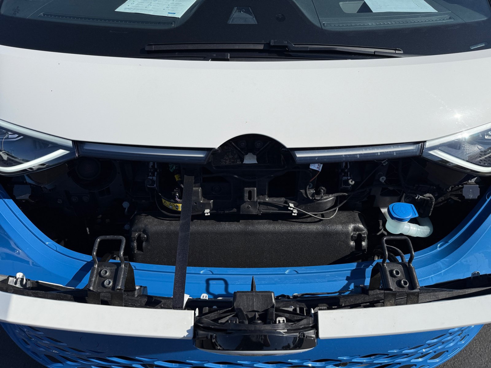 Certified 2025 Volkswagen ID. Buzz Pro S Plus AWD/4WD image 20