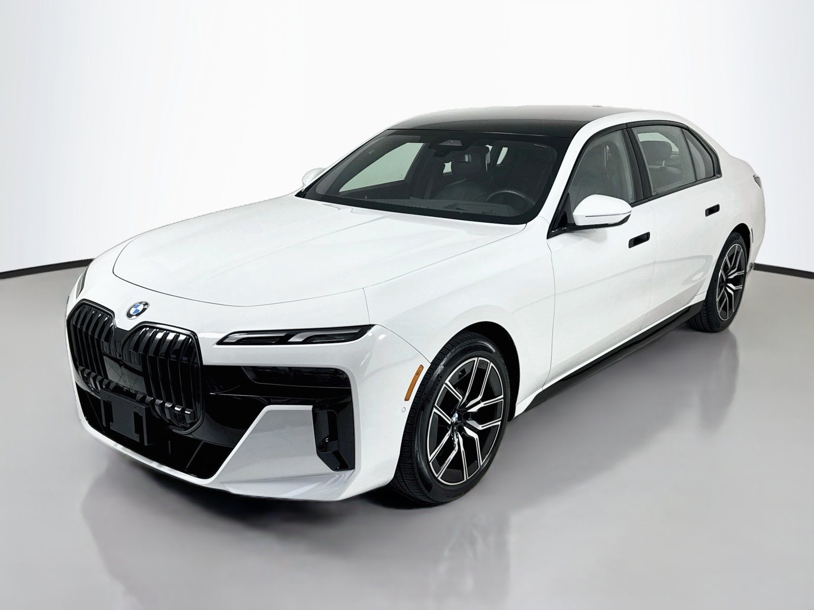 Used 2026 BMW 740i RWD image 3