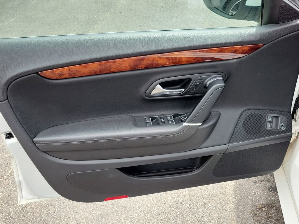 Used 2011 Volkswagen CC Lux image 17