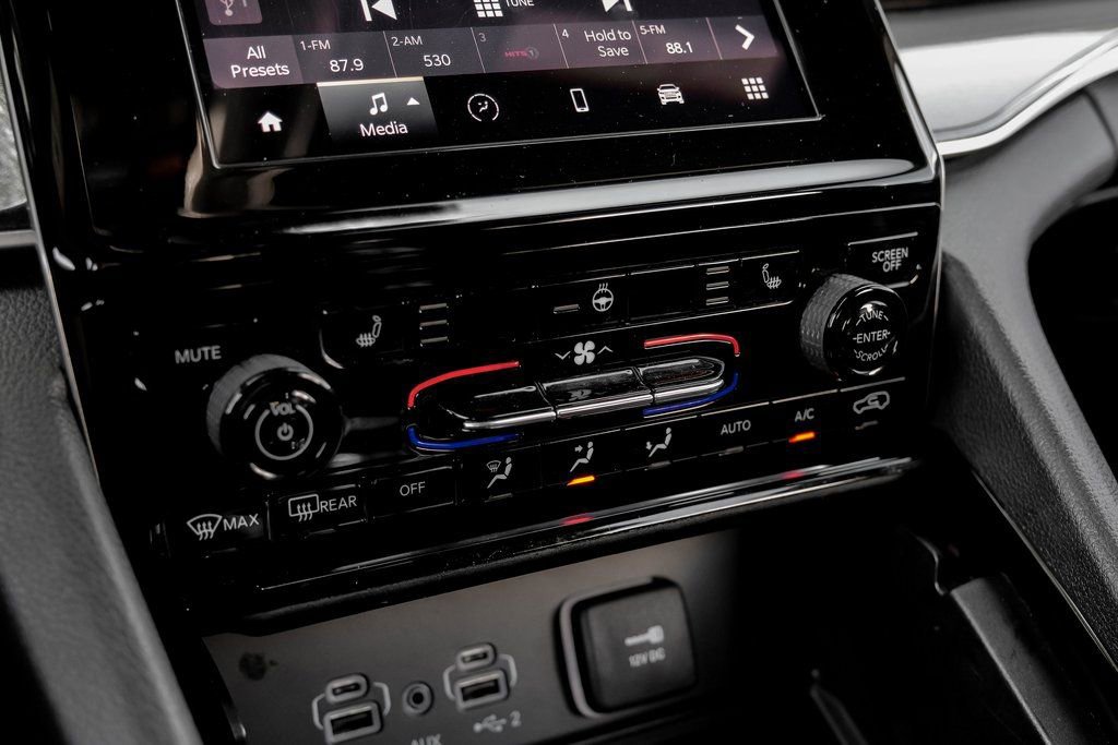 Used 2023 Jeep Grand Cherokee L Laredo image 36