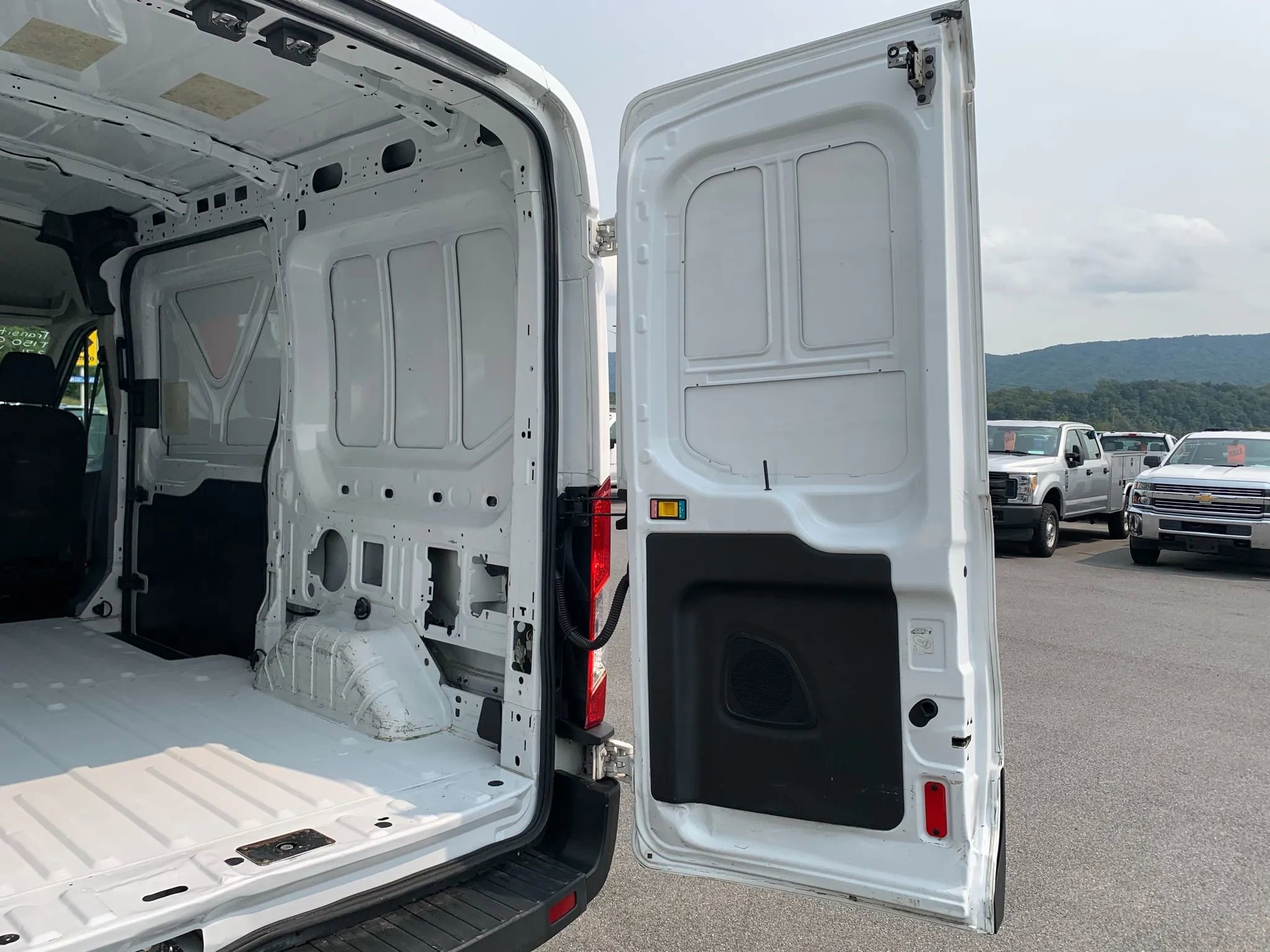 Used 2016 Ford Transit 150 130 Medium Roof RWD image 26