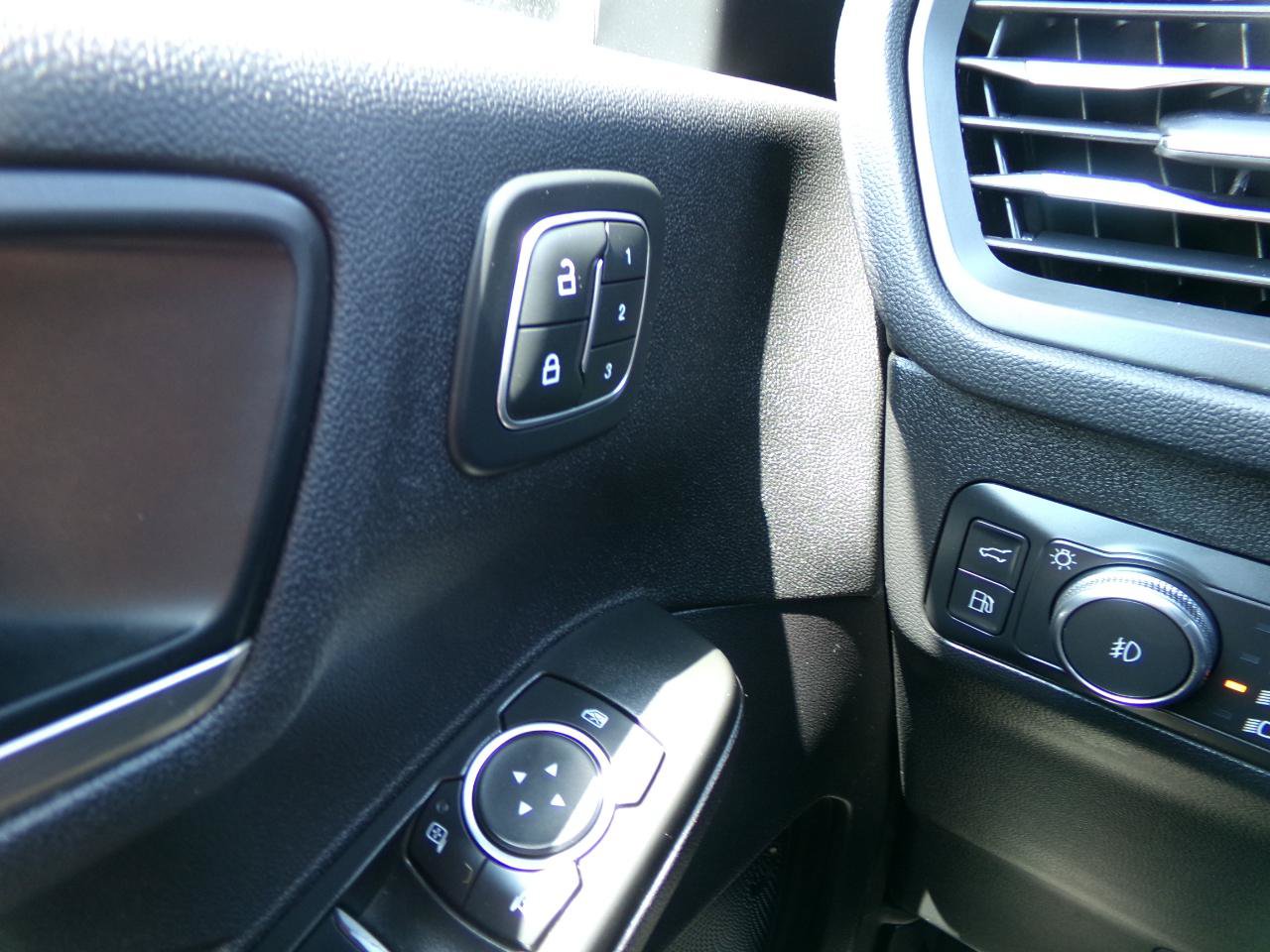 Used 2022 Ford Escape Titanium AWD/4WD image 55