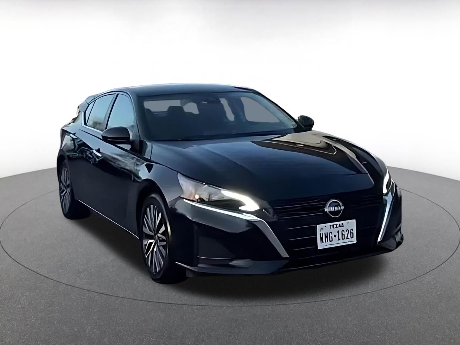 Used 2025 Nissan Altima 2.5 SV FWD image 3