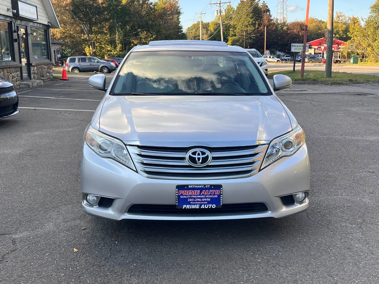 Used 2011 Toyota Avalon Limited image 8