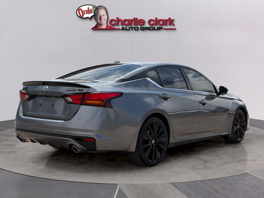 Used 2022 Nissan Altima 2.5 SR w/ Midnight Edition Package FWD image 5